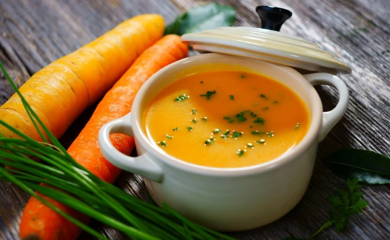 sopa de cenoura com brocolis